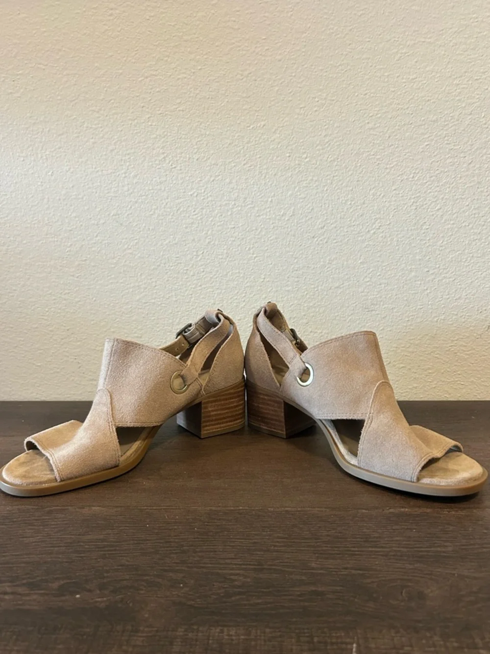 Koolaburra by Ugg Kaiah Suede Sandals